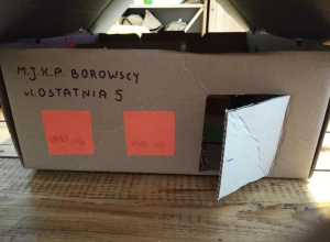 Piotruś z "Biedronek" chętnie wykonuje zadania domowe