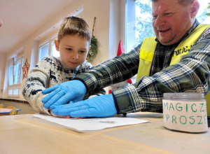 Spotkanie z policjantami w grupie "Pszczółki"