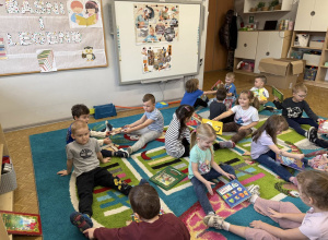 ”Dzień Baśni i Legend” w grupie "Stokrotek"