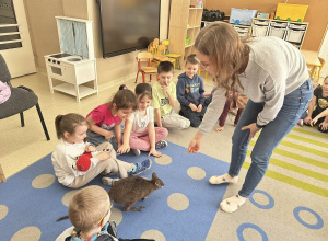Spotkanie przedszkolaków z kangurkiem