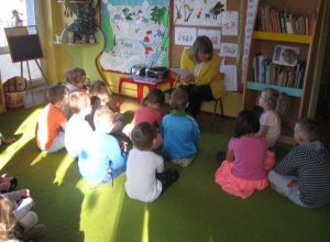 Czytające przedszkolaki