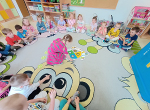 Zajęcia ekologiczno - przyrodnicze w grupie "Misie" realizowane w ramach projektu "Akademia kompetencji - wsparcie edukacji przedszkolnej w gminie Łask"