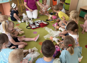 Spotkanie z panią pielęgniarką w grupie "Pszczółki"