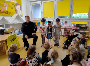 Spotkanie z policjantem w przedszkolu